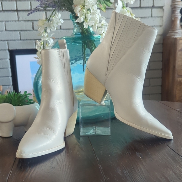 Elevation Bootie (Women) Matisse Elegant White Leather Ankle Boots 8.5 - Picture 4 of 7